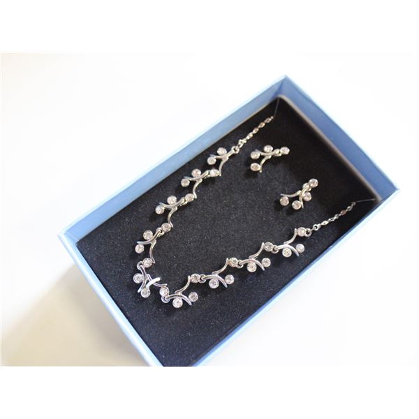 DENVER HAYES EARRING AND NECKLACE SET