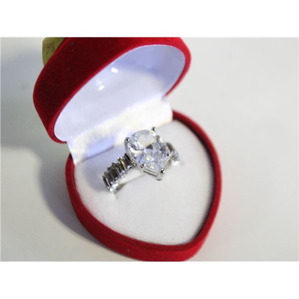 NEW WOMEN'S RING - SIZE8`
