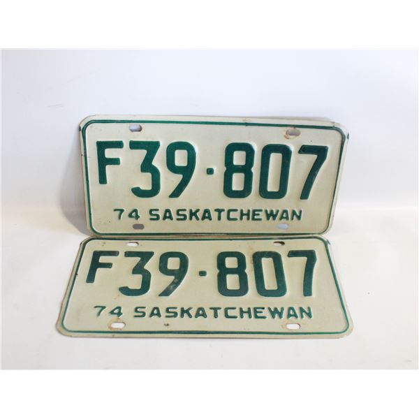 1974 SASKATCHEWAN MATCHING LICENSE PLATES-ESTATE