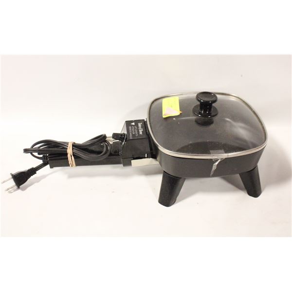 SMALL ELECTRIC FRYING PAN