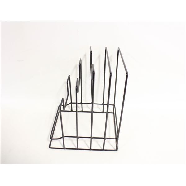 NEW IN BOX POT LID OR CUTTING BOARD