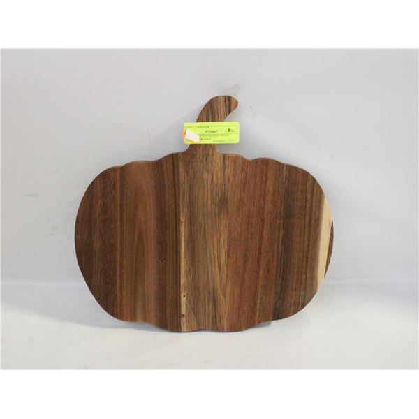 NEW PUMPKIN SHAPED WOOD CUTTING BOARD.