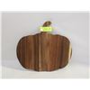 Image 1 : NEW PUMPKIN SHAPED WOOD CUTTING BOARD.