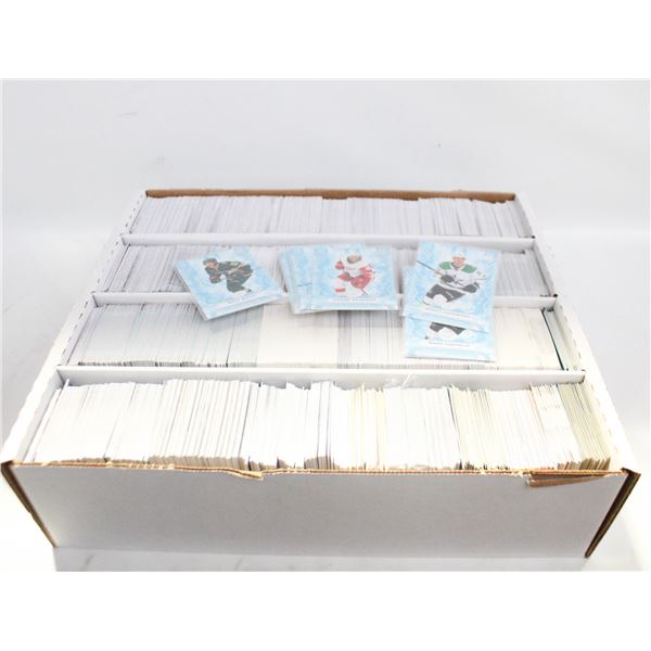 QTY 3200 VARIOUS YEAR+BRAND HOCKEY CARDS