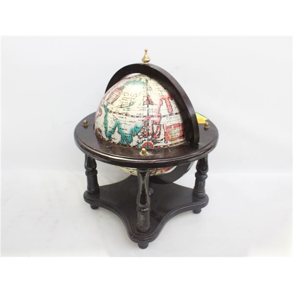 DESKTOP GLOBE WITH LIFT-LID HIDING SPACE