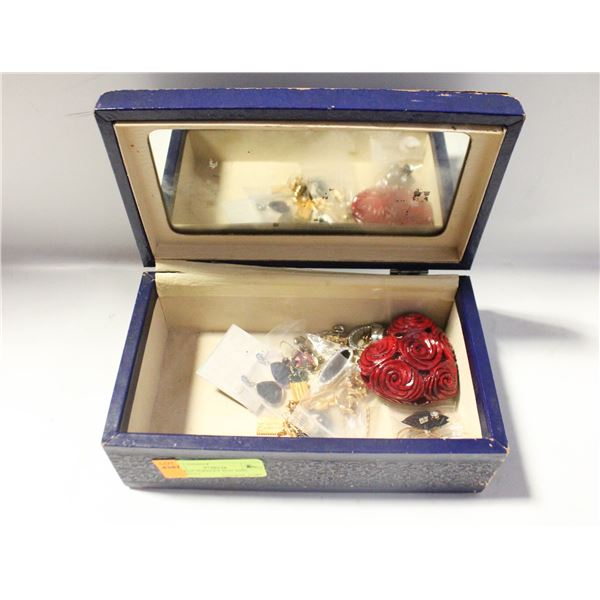 VINTAGE JEWELEY BOX AND CONTENTS