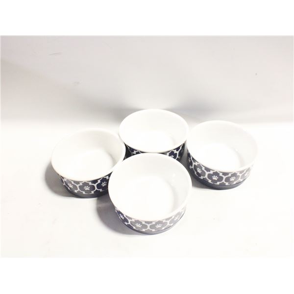 BOX WITH 4 NEW DOG/CAT FOOD DISHES WITH