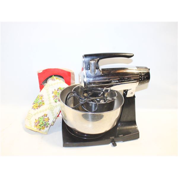 VINTAGE SUNBEAM MIXMASTER 2BOWLS & 2BEATERS