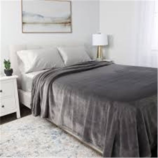 NEW KIRKLAND PLUSH BLANKET GREY QUEEN SIZE