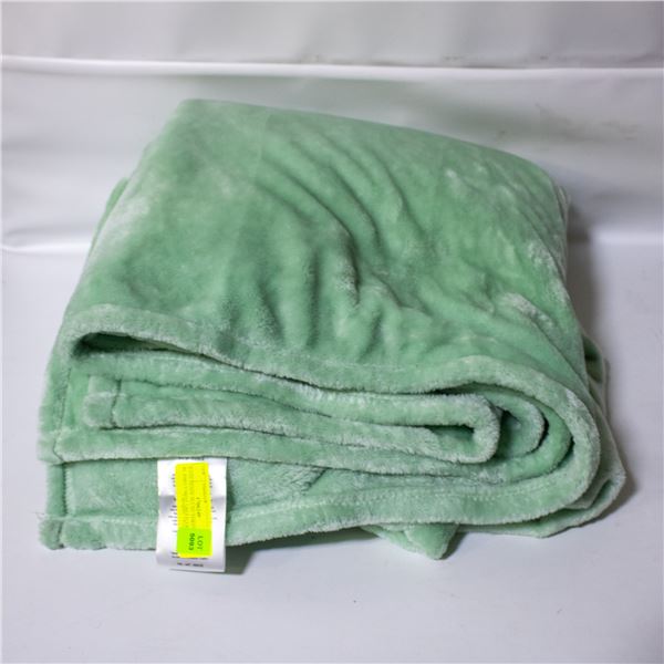 KATE SPADE PLUSH THROW BLANKET MINT GREEN TWIN SZ