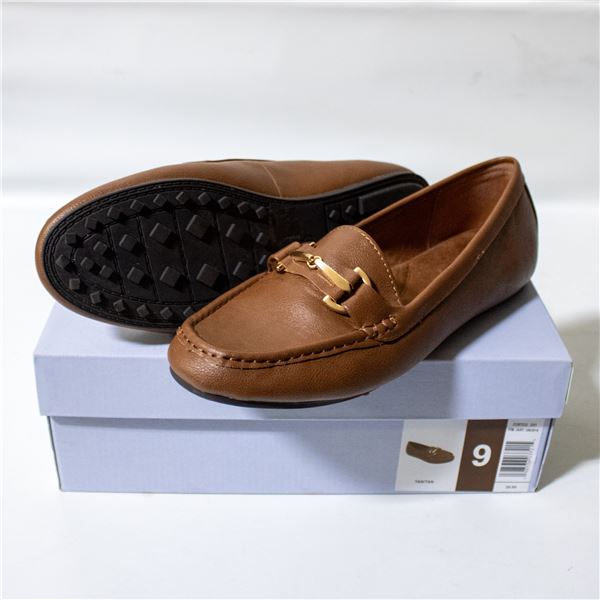 AEROSOLES WOMENS LEATHER FLATS TAN SIZE 9