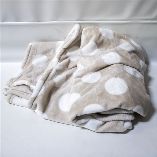 KATE SPADE PLUSH THROW BLANKET BEIGE DOTS TWIN SZ