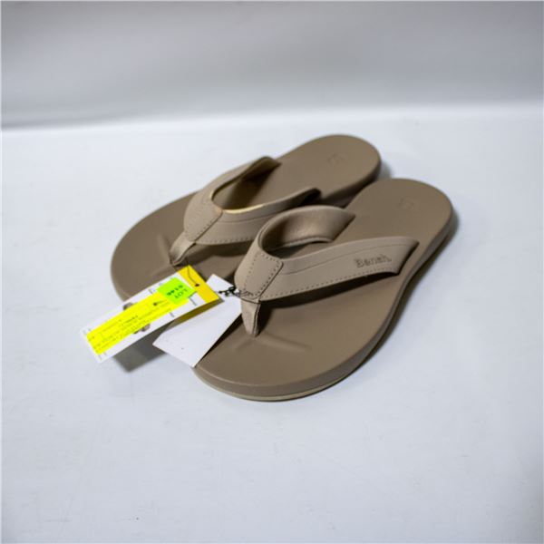NEW PAIR OF BENCH WOMENS SIZE 7 COMFORT FLIP FLOPS
