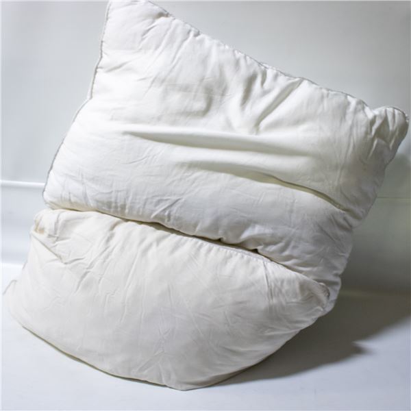2 PK OF STERLING DOWN ALTERNATIVE PILLOWS QUEEN SZ