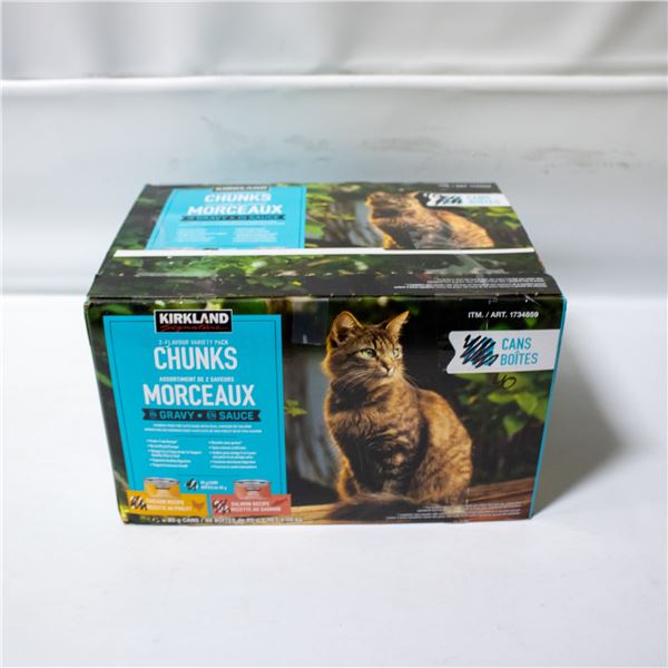 BOX OF 40 KIRKLAND CHUNKS CANNED CAT FOOD IN GRAVY