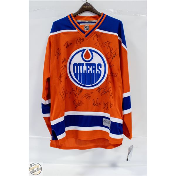 OILERS XL SIGNED JERSEY MCDAVID PLUS TAG