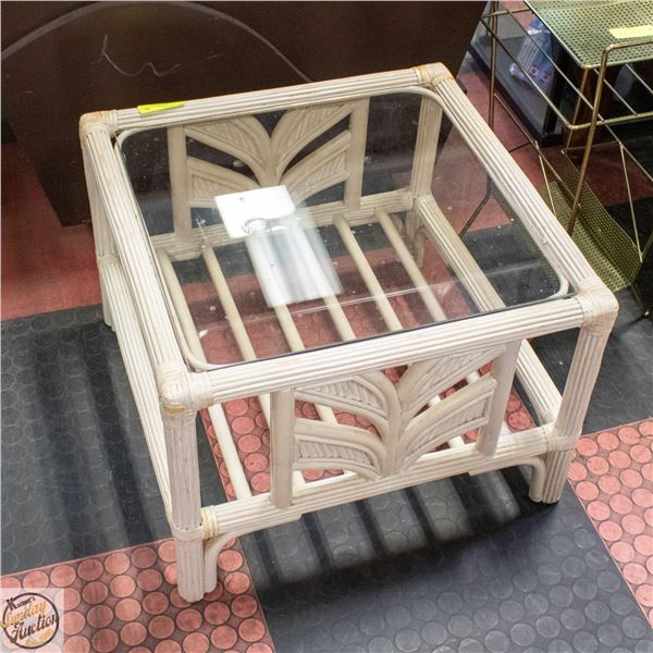 WHITE WICKER AND GLASS COFFEE TABLE H-16"
