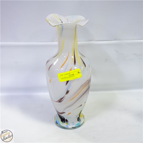 GLASS VASE