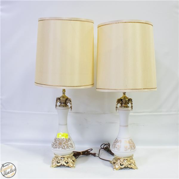 ESTATE VINTAGE 2 MATCHING LAMPS H-29"