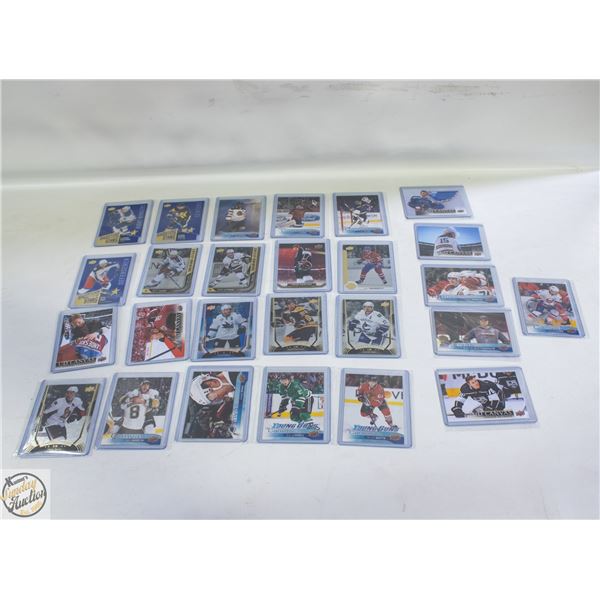 26 ASSORTED HOCKEY CARDS: UD CANVAS, SHINING STARS