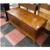 Image 1 : VINTAGE WOODEN STORAGE CHEST/BENCH