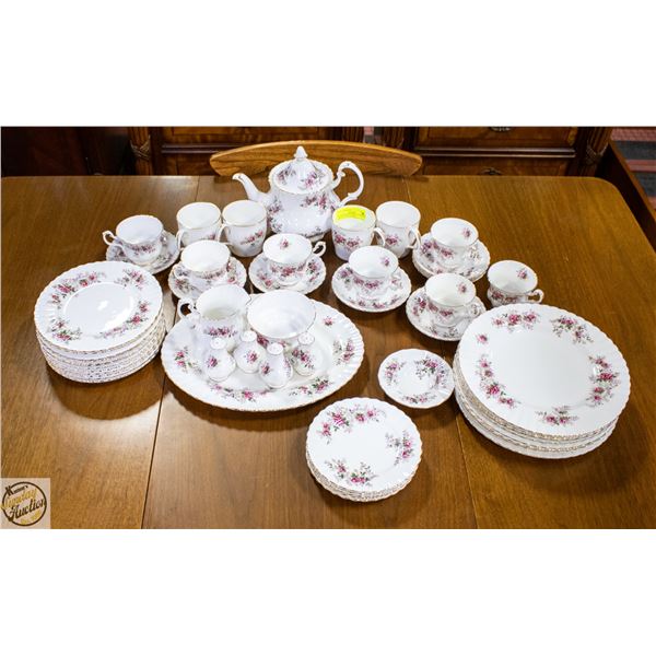 ROYAL ALBERT CHINA LAVENDER ROSE 8 LARGE PLATES,