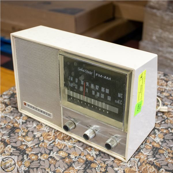VINTAGE PANASONIC RADIO