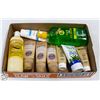 Image 1 : FLAT OF TANNING CREAMS AND ALOE