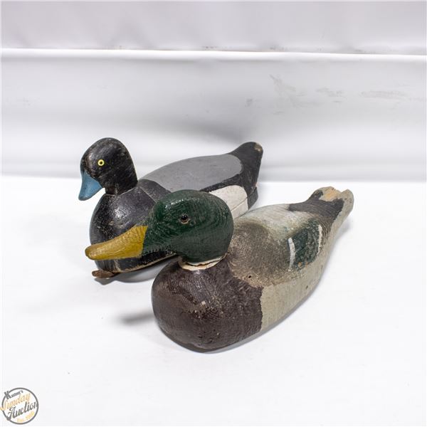2 ANTIQUE WOODEN CARVED DUCK DECOYS