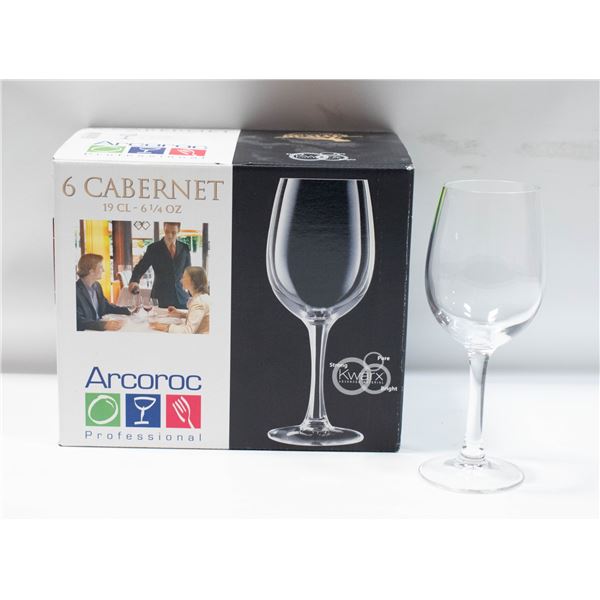 BOX OF WINE GLASSES