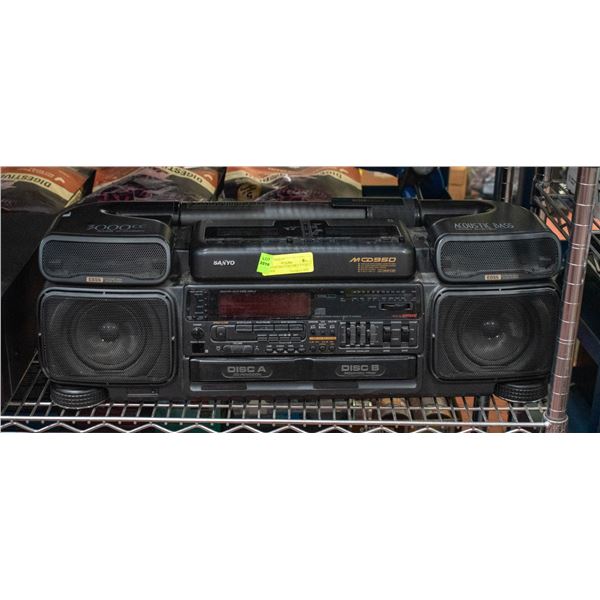 SANYO MCD950 PORTABLE STEREO SYSTEM