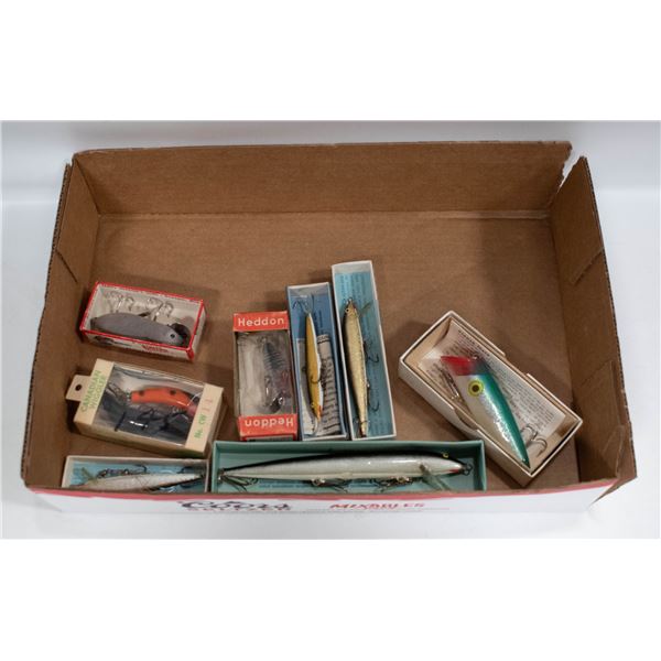 8 FISHING HOOKS LURES 60’S VINTAGE UNUSED