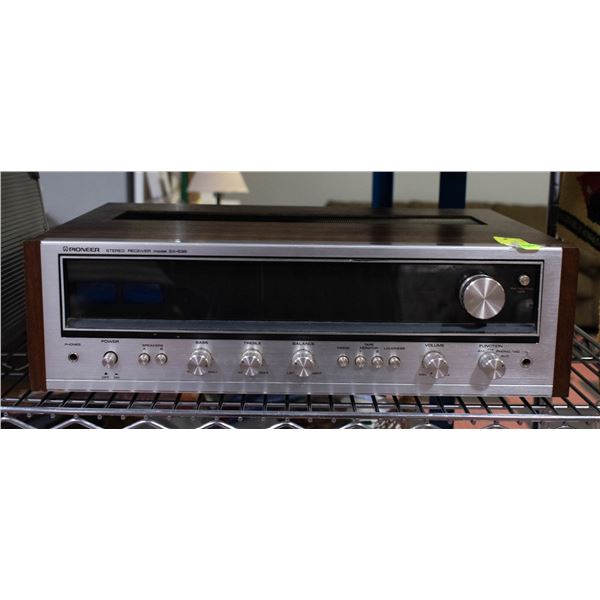 VINTAGE PIONEER STEREO RECEIVER