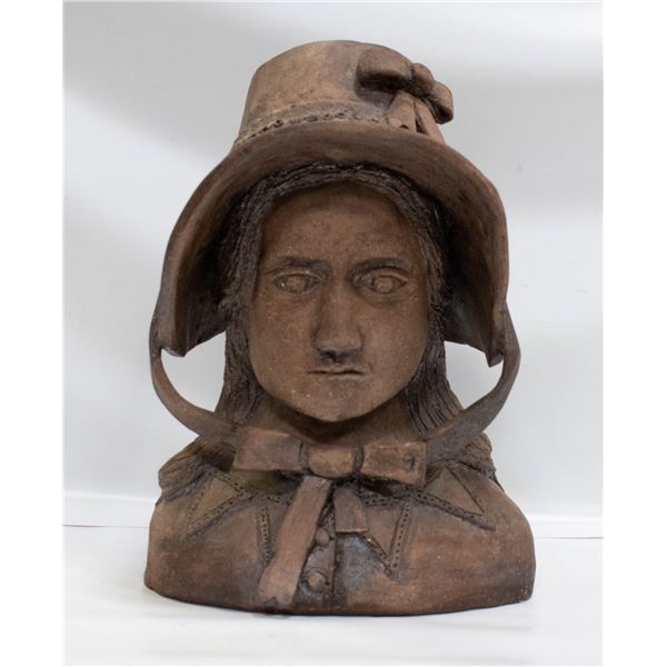 SCULPTURE – LADY
