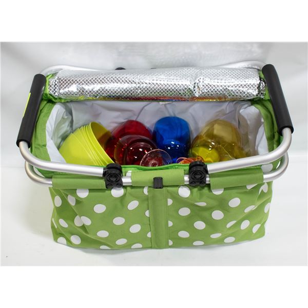 GREEN FOLDABLE PICNIC BASKET WITH SUPPLIES