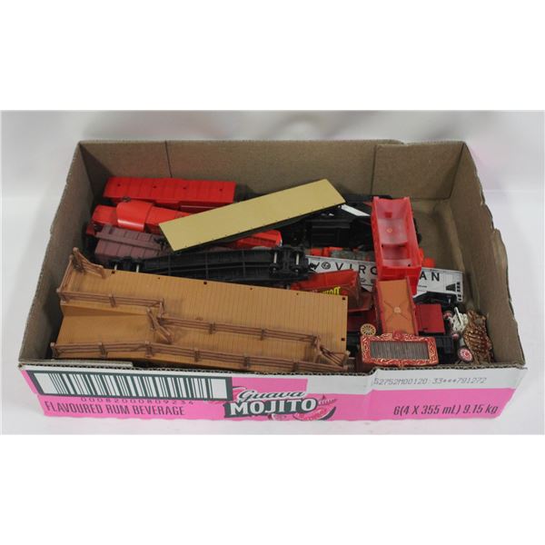 LOT OF VINTAGE TRAIN CARS FOR TRACK