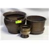 Image 1 : 3 BRASS PLANTERS