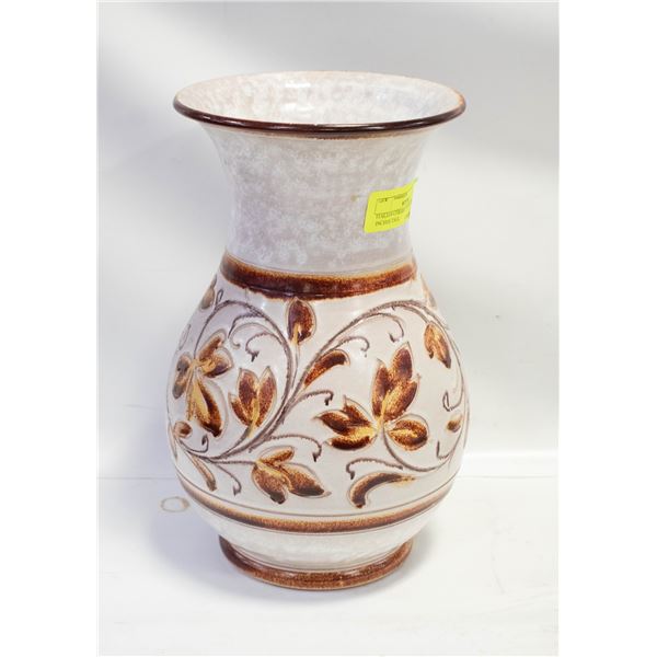 ITALIAN CERAMIC VASE. ABOUT 12 INCHES TALL