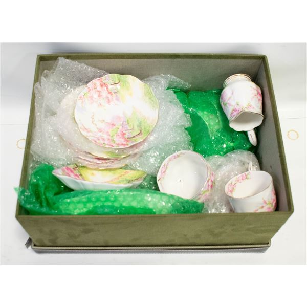 VINTAGE ROYAL ALBERT BONE CHINA PIECES IN THE