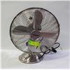 Image 1 : NOMA BRUSHED CHROME 17" TABLE FAN