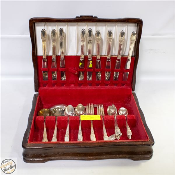 ROGERS STAINLESSDALE FLATWARE SET 1930S