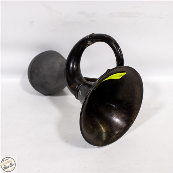 ANTIQUE BRASS WORKING CAR HORN