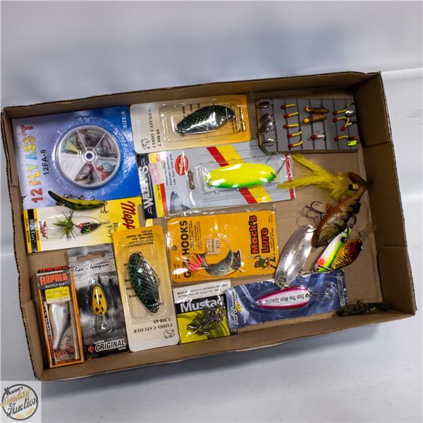 TRAY OF 19 FISHING LURES