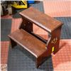 Image 1 : CLASSIC WOODEN LIBRARY STOOL