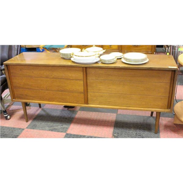VINTAGE DELICROFT SIDE DINING BUFFET WITH