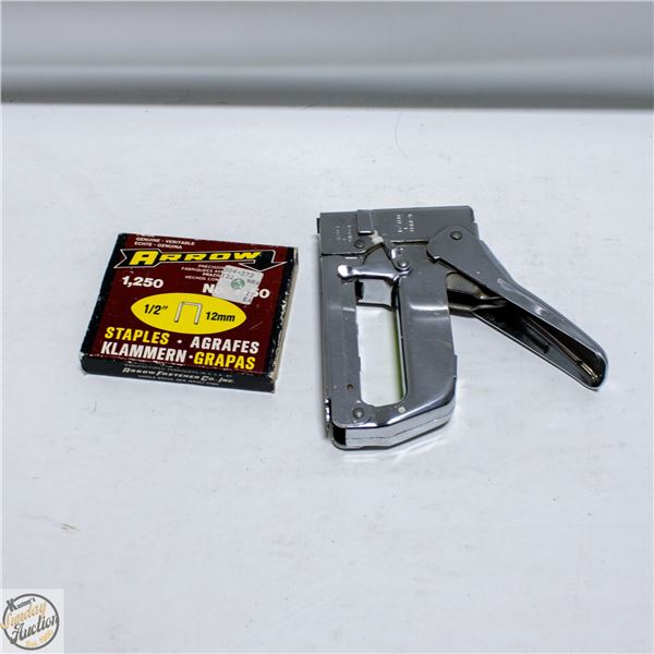 INDUSTRIAL STAPLER WITH BOX OF STAPLES