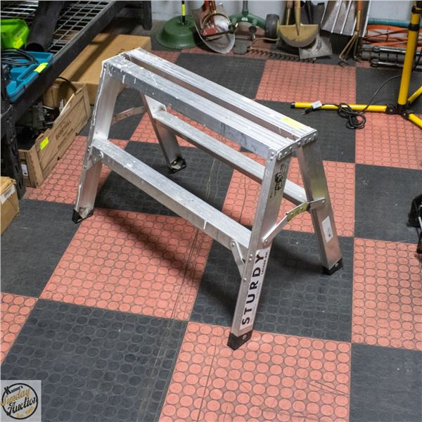 STURDY LADDER 300LB ALUMINUM 30" WIDE STEPLADDER