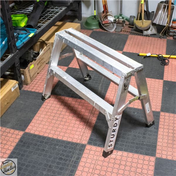STURDY LADDER 300LB ALUMINUM 30" WIDE STEPLADDER