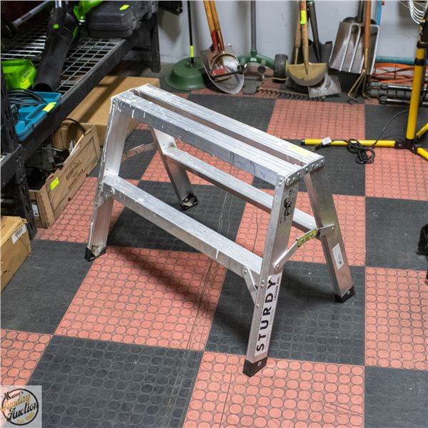 STURDY LADDER 300LB ALUMINUM 30" WIDE STEPLADDER