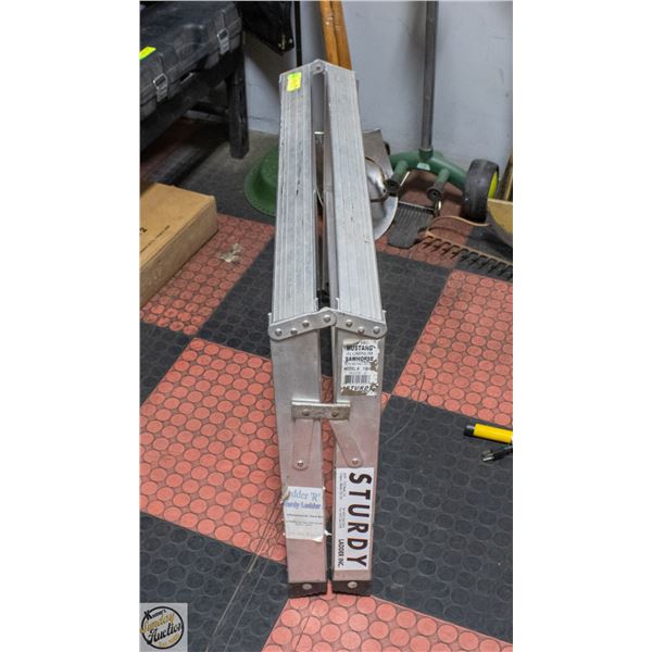 STURDY LADDER 300LB ALUMINUM 30" WIDE STEPLADDER